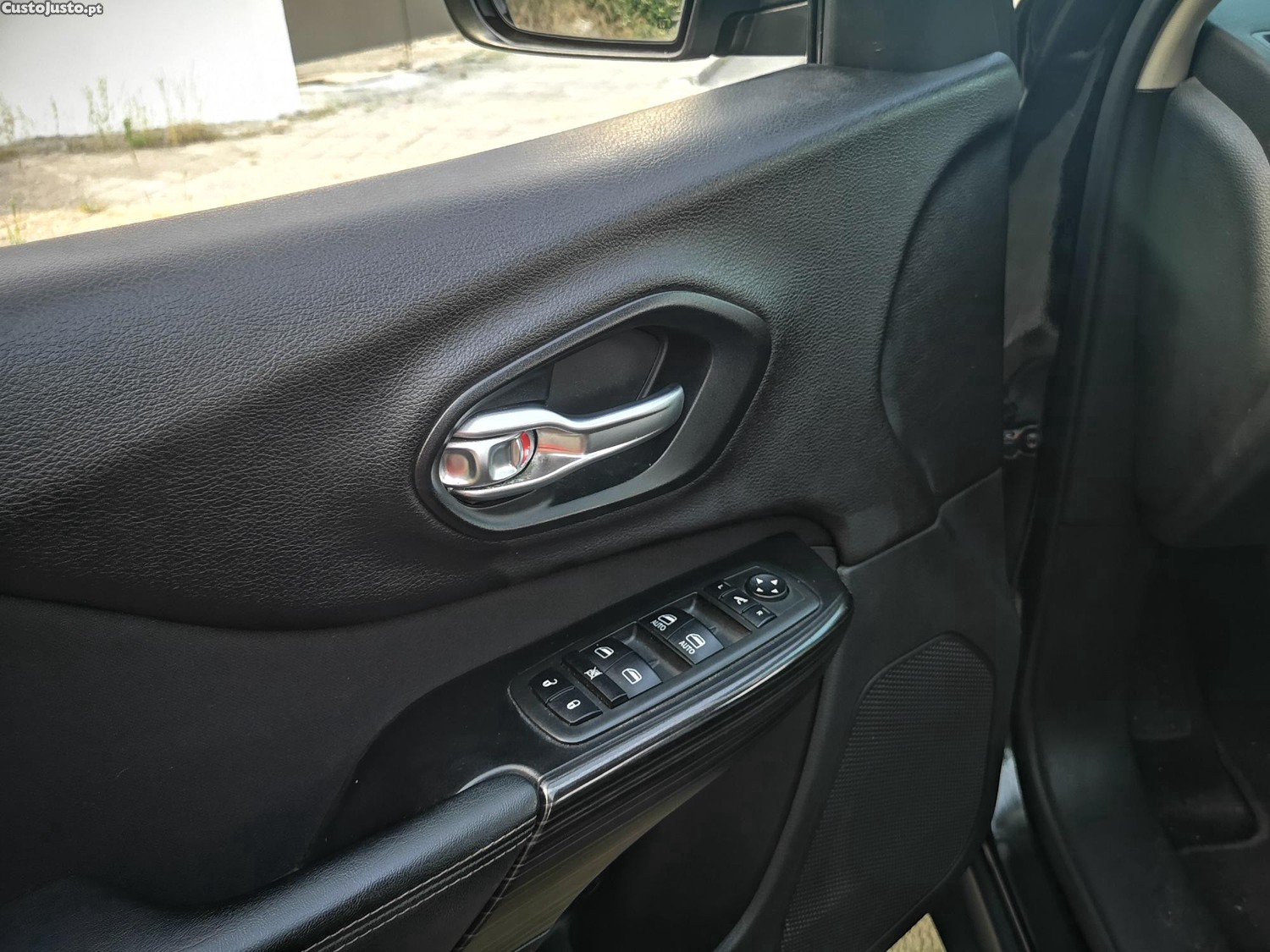 Jeep Cherokee 2.0 MJD LONGITUDE - NACIONAL - C/ GARANTIA - "C/ Gancho de Reboque" — fotografia 4
