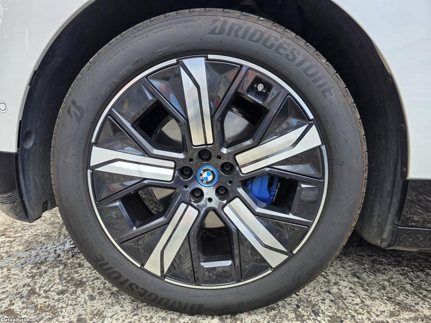 BMW iX xDrive 40 — fotografia 4