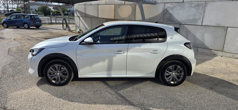 Peugeot e-208 50 kWh Allure Pack N — fotografia 5