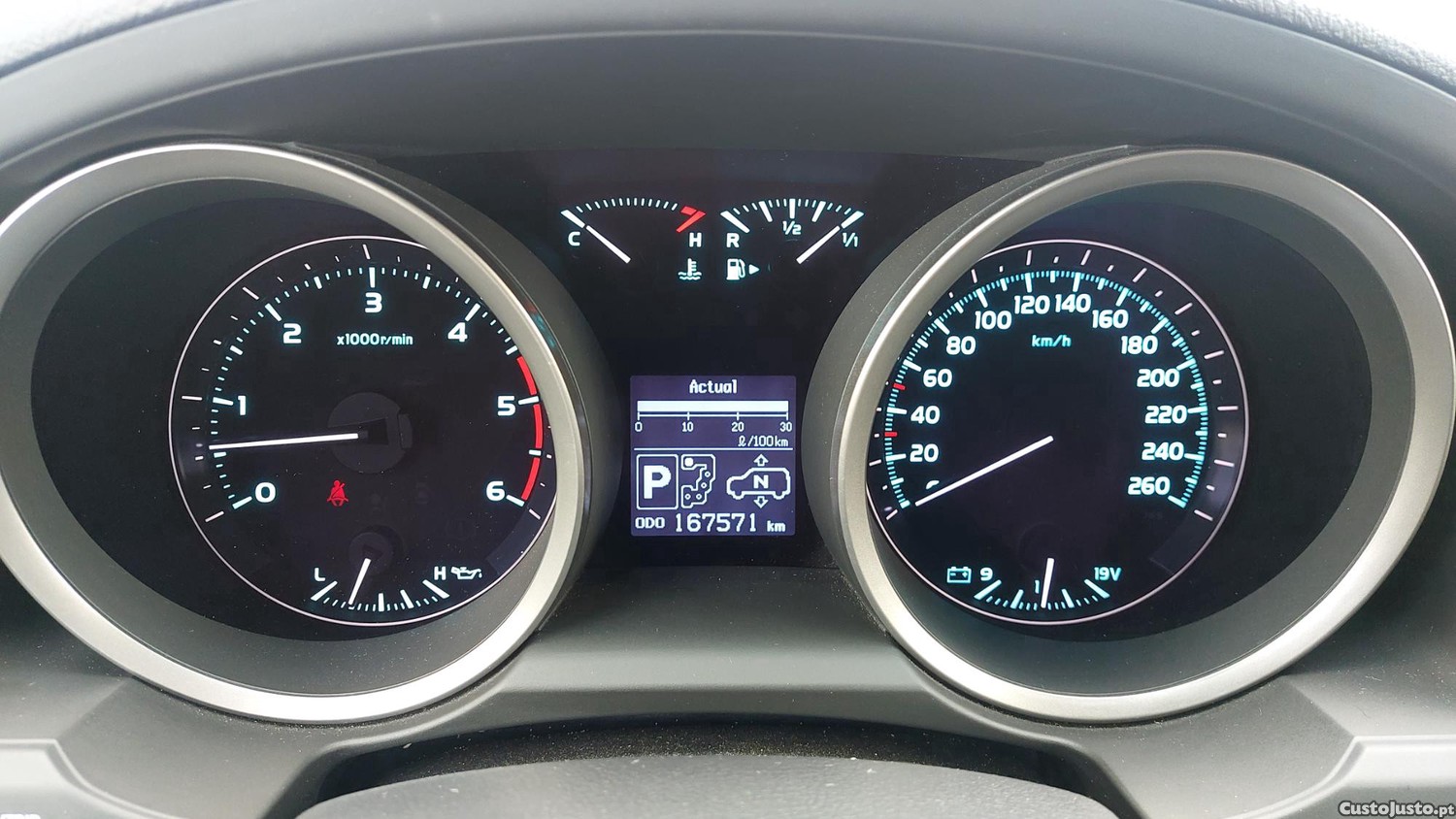Toyota Land Cruiser 4.5 D-4D V8 — fotografia 12
