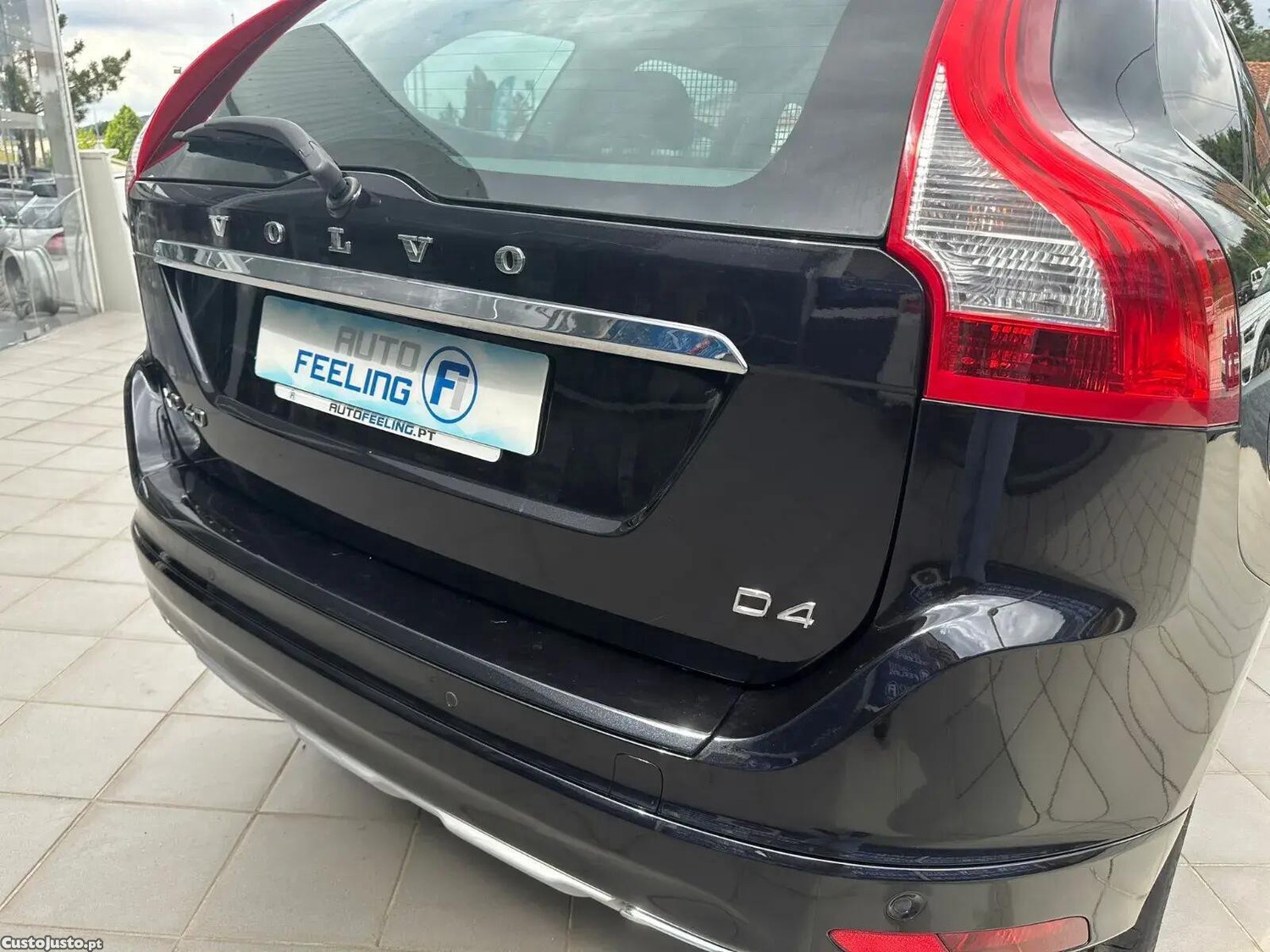 Volvo XC 60 2.0 D4 Momentum — fotografia 3