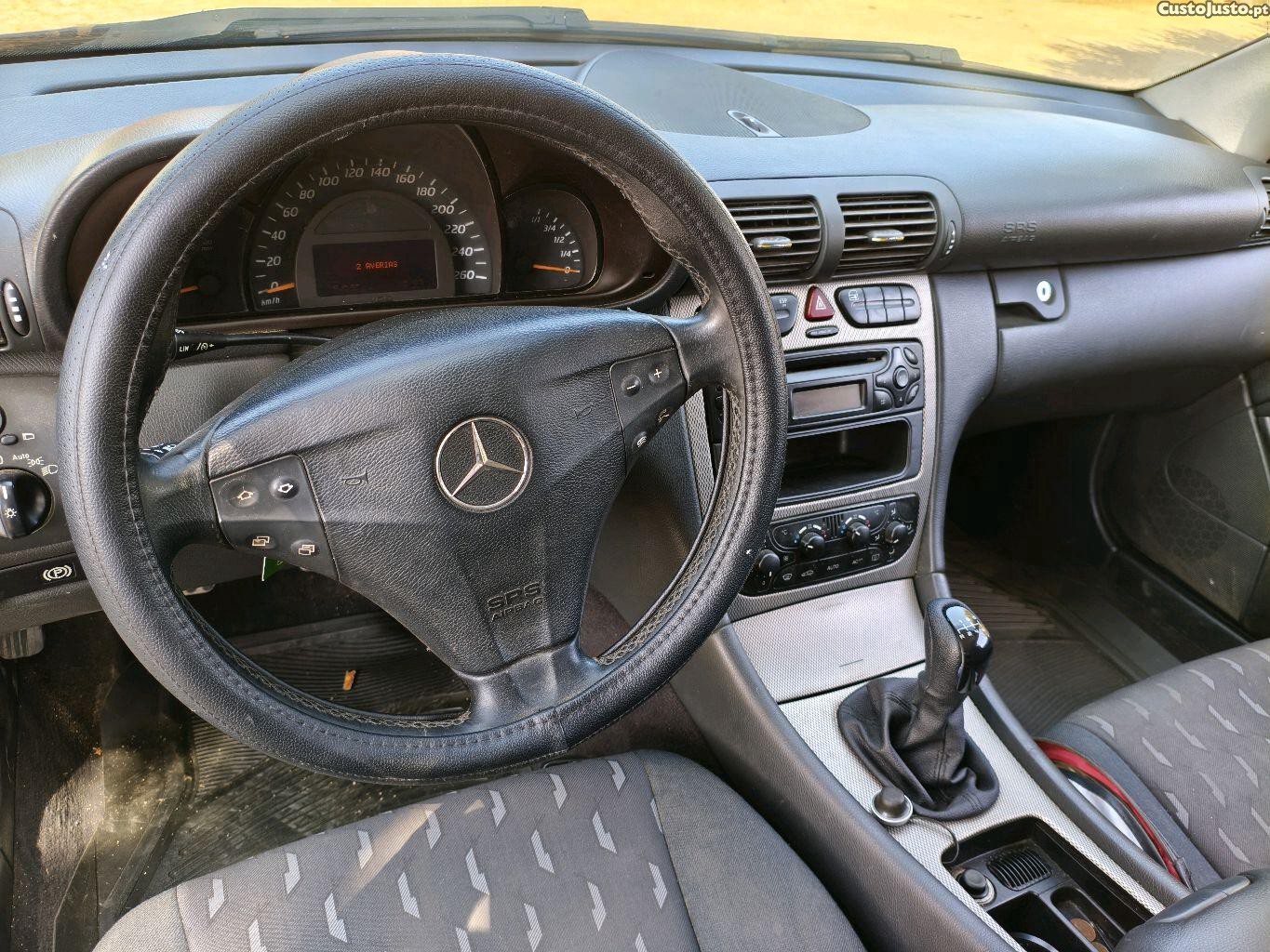 Mercedes-Benz C 220 Coupé — fotografia 4