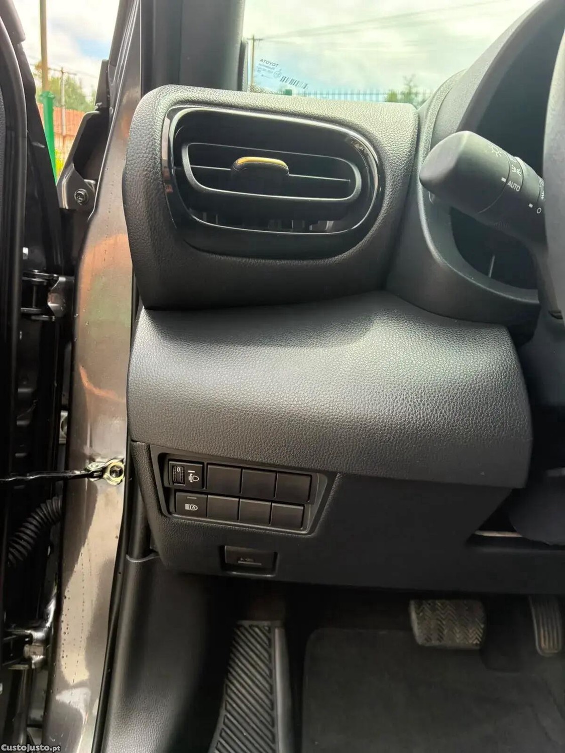 Toyota Yaris 1.5 HDF Luxury — fotografia 19