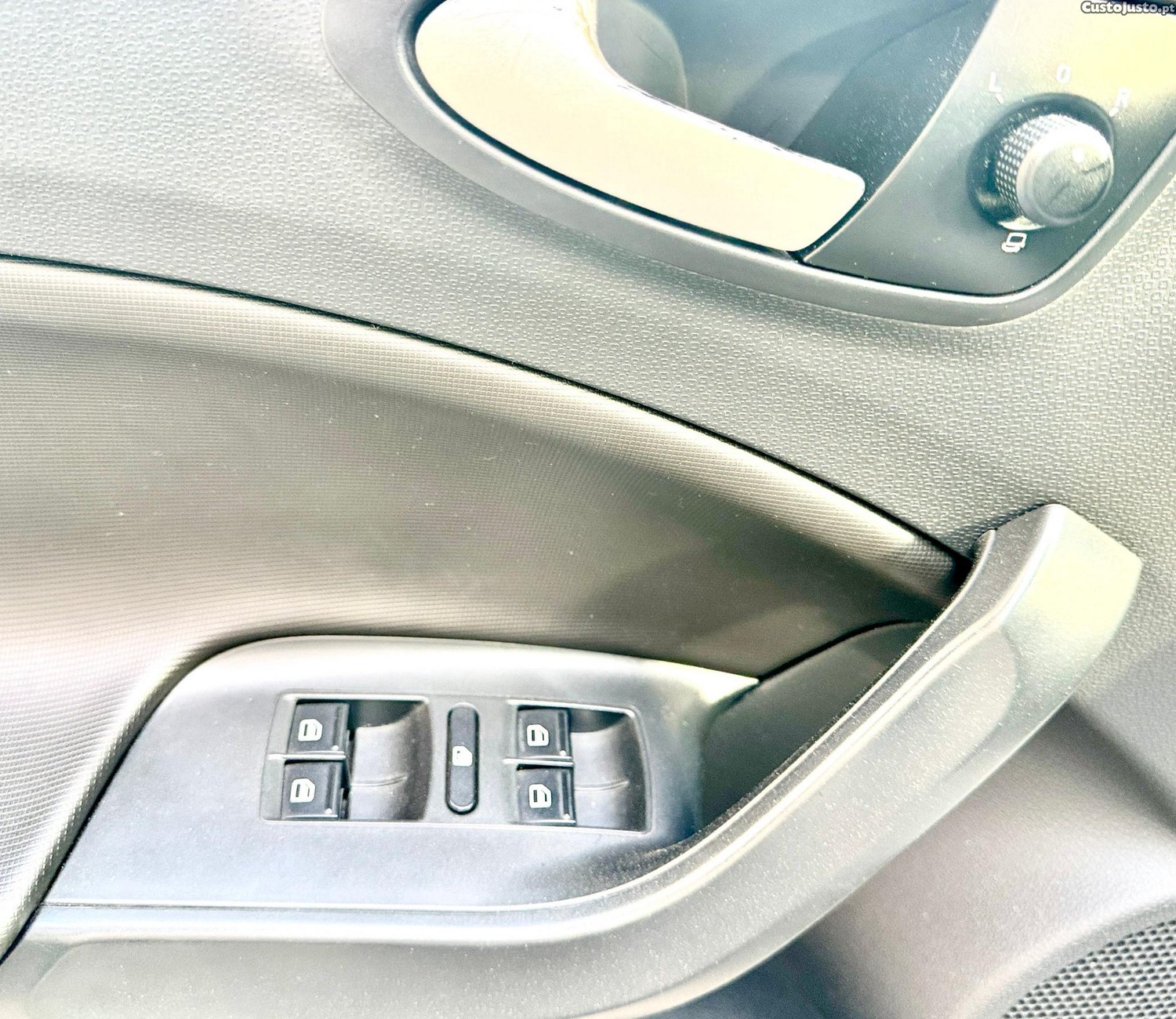 SEAT Ibiza 1.6 TDi 25 Anos — fotografia 13
