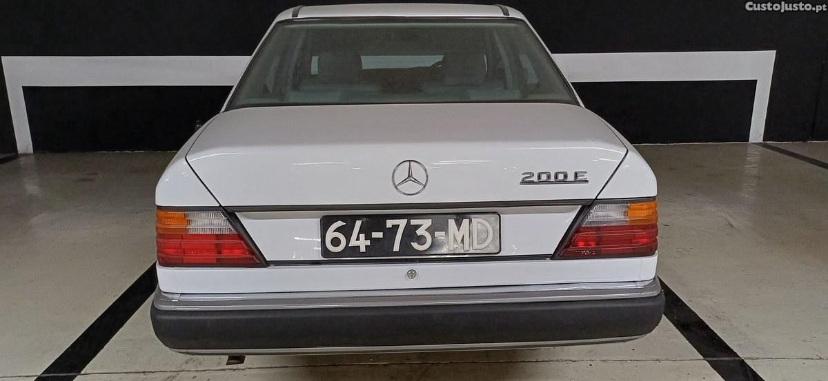 Mercedes-Benz 200 E — fotografia 11