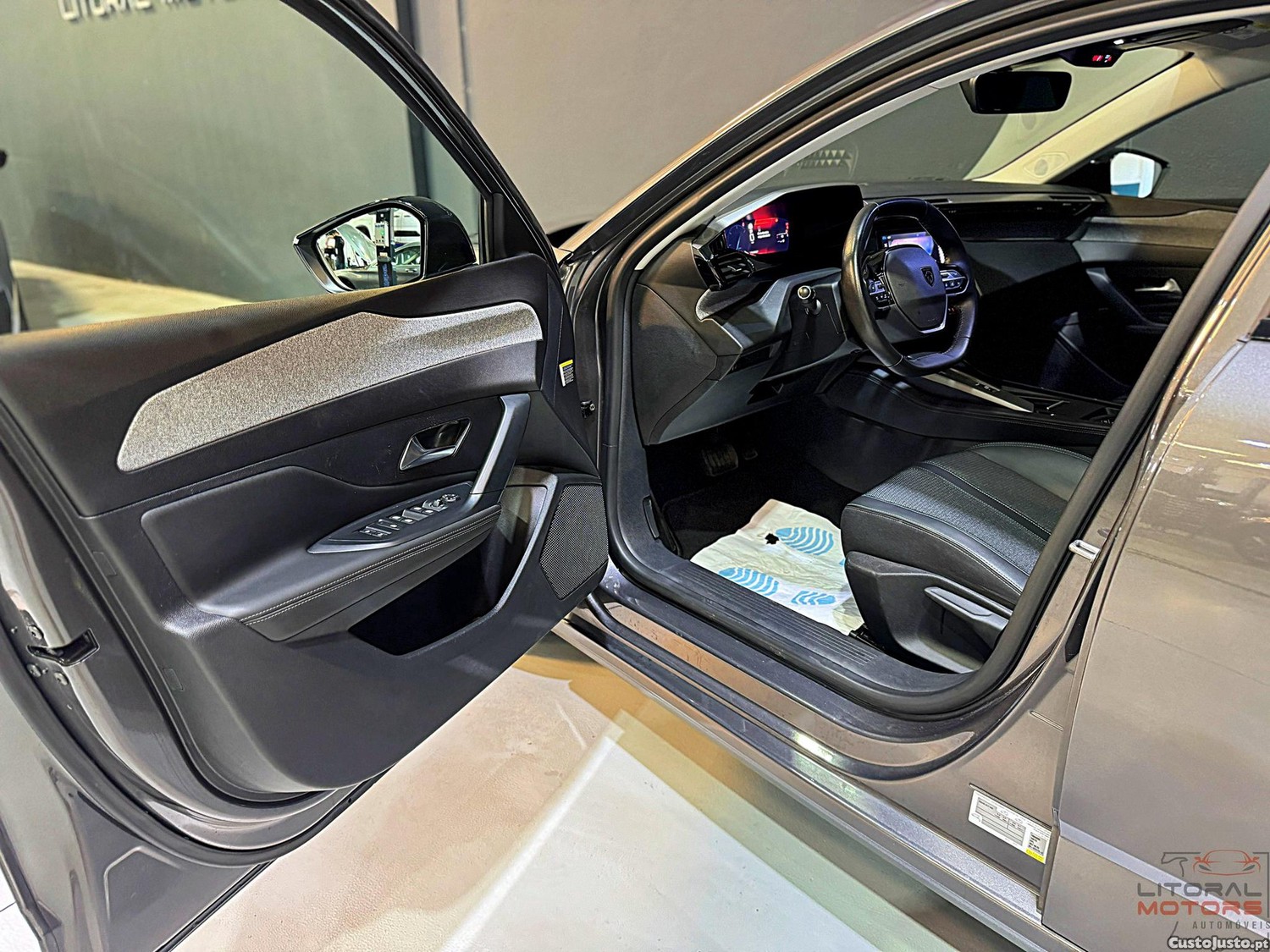 Peugeot 308 SW 1.2 PureTech Allure Pack EAT8 — fotografia 13