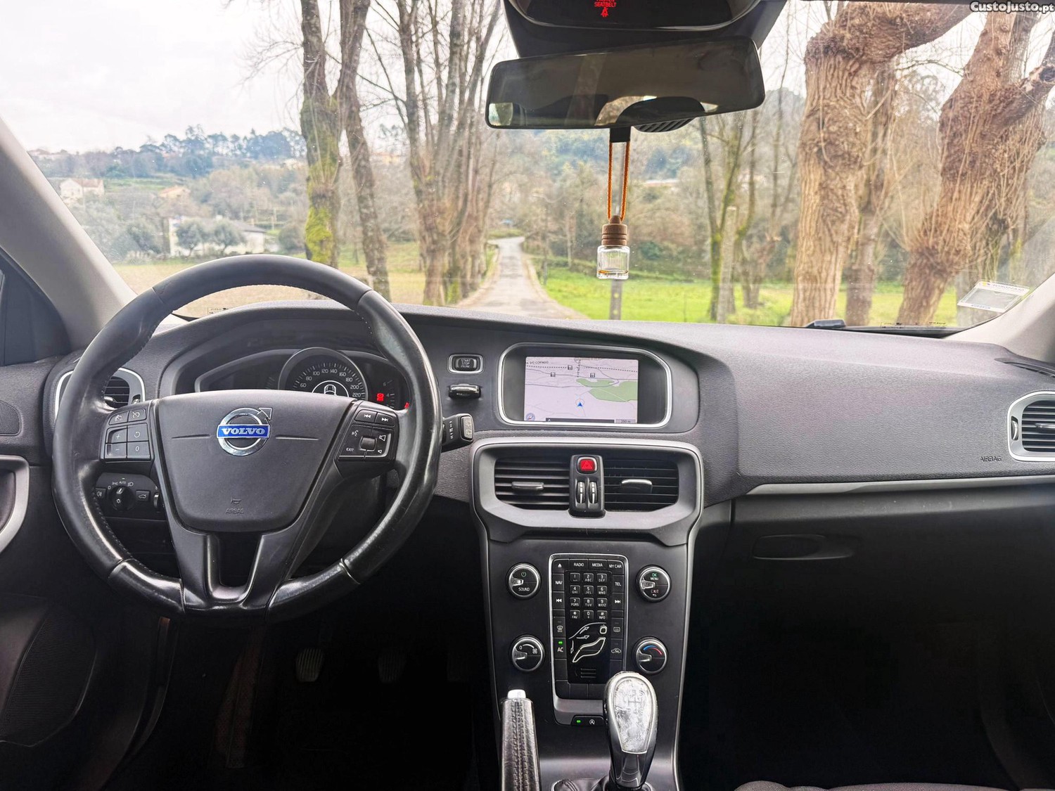 Volvo V40 1.6 D2 Momentum — fotografia 4