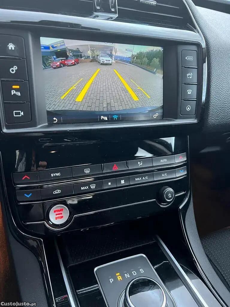 Jaguar XE 2.0 D Prestige — fotografia 15
