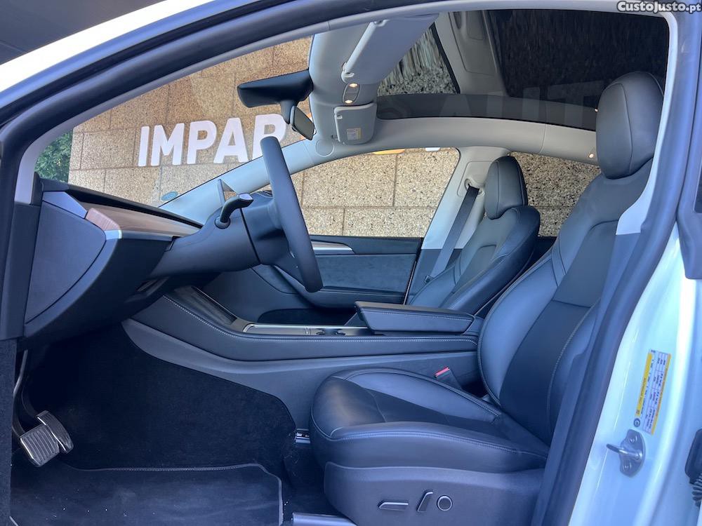 Tesla Model Y RWD 2023 — fotografia 10