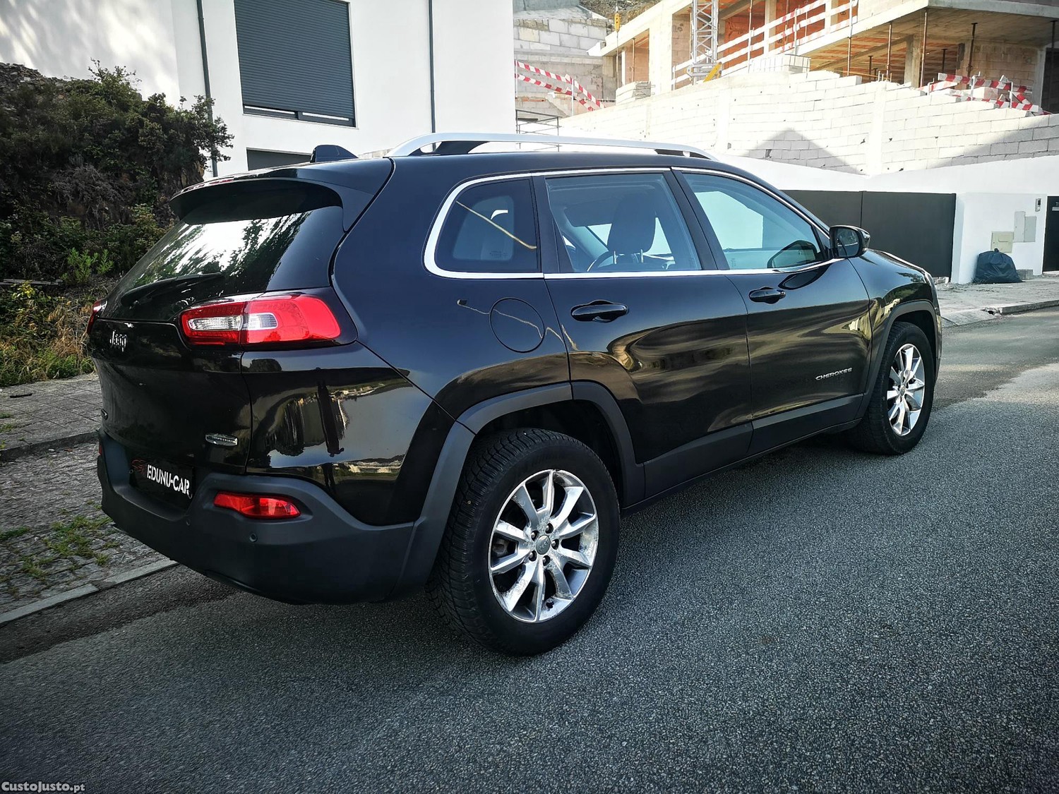 Jeep Cherokee 2.0 MJD LONGITUDE - NACIONAL - C/ GARANTIA - "C/ Gancho de Reboque" — fotografia 21