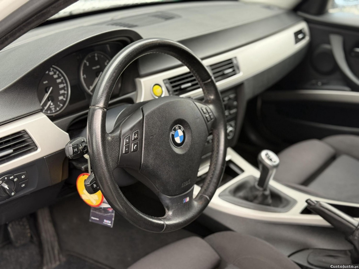 BMW 318 D TOURING C/ EXTRAS PACK M — fotografia 21