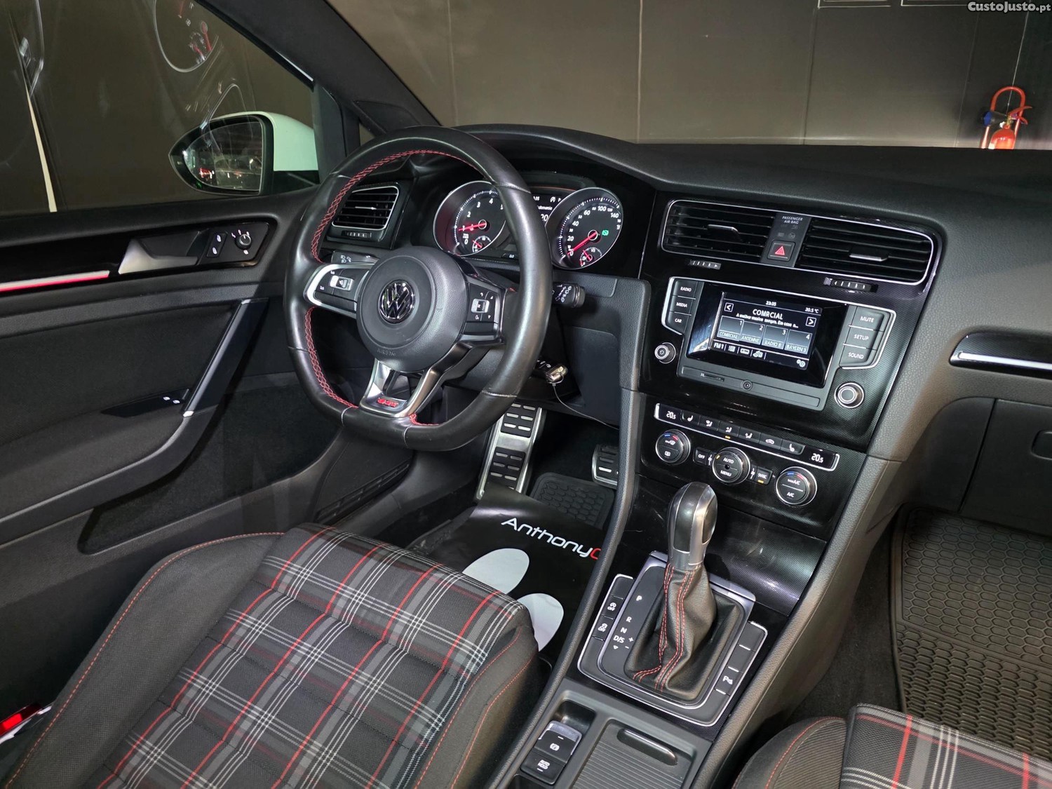 Volkswagen Golf 7 GTI DSG 220CV — fotografia 6