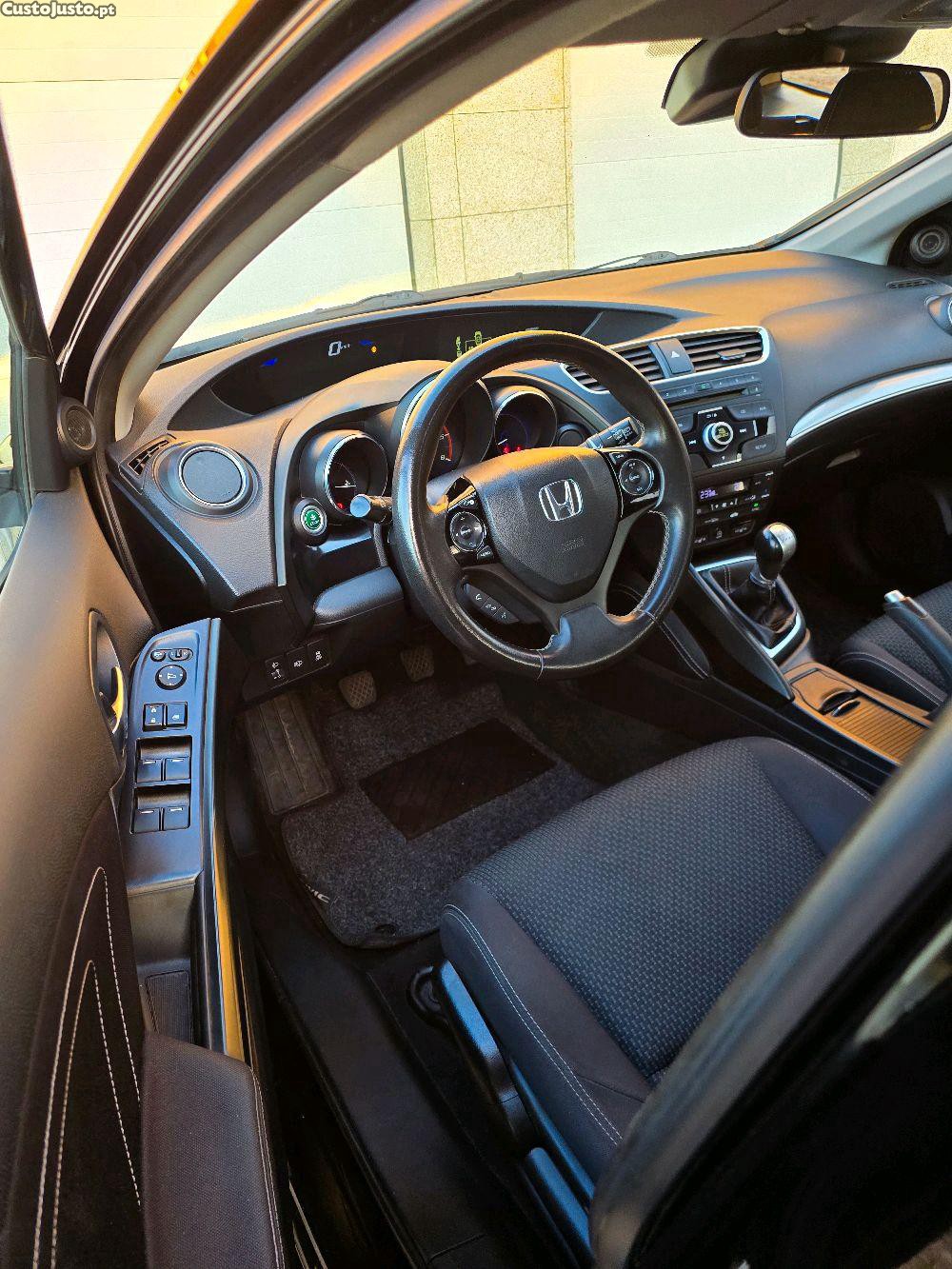 Honda Civic Tourer 1.6 I-DTEC — fotografia 3