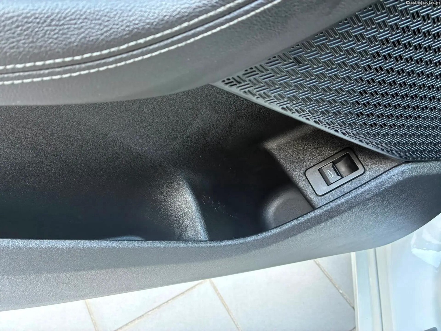 BMW 218 Active Tourer i Line Luxury Auto — fotografia 23
