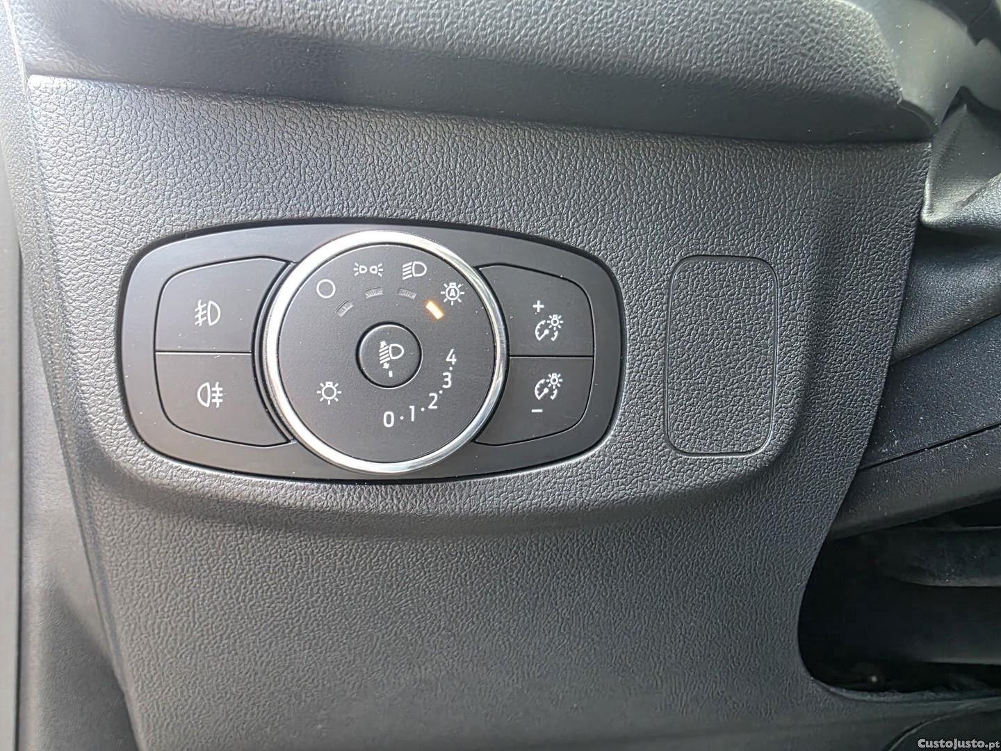 Ford Focus 1.0 EcoBoost MHEV Active X — fotografia 4