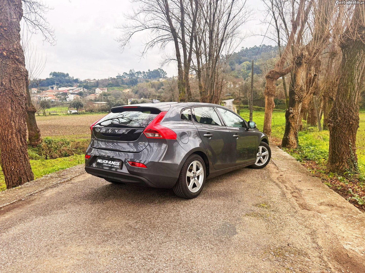 Volvo V40 1.6 D2 Momentum — fotografia 11