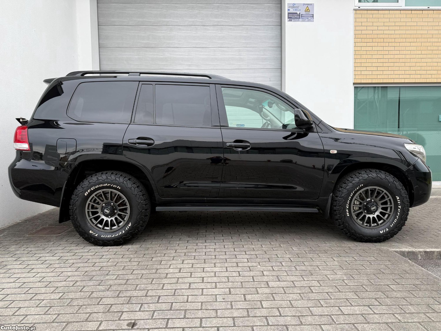 Toyota Land Cruiser 4.5 D-4D V8 — fotografia 13