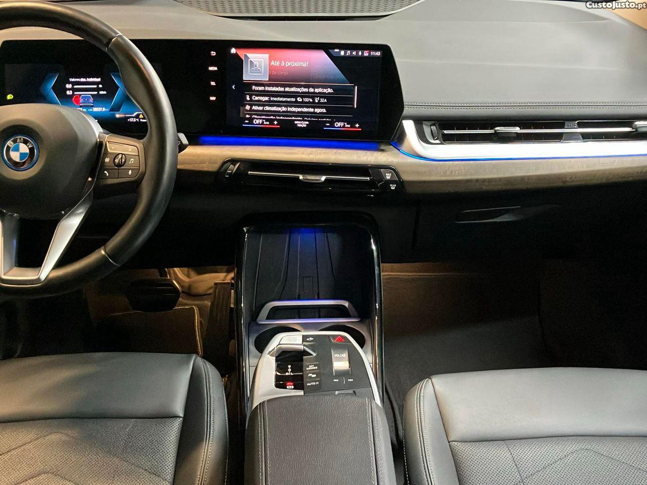 BMW 225 Active Tourer XE e xDrive Line Luxury — fotografia 16