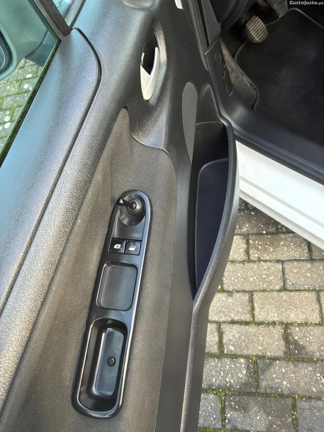 Peugeot 207 1.4 HDi Urban — fotografia 6
