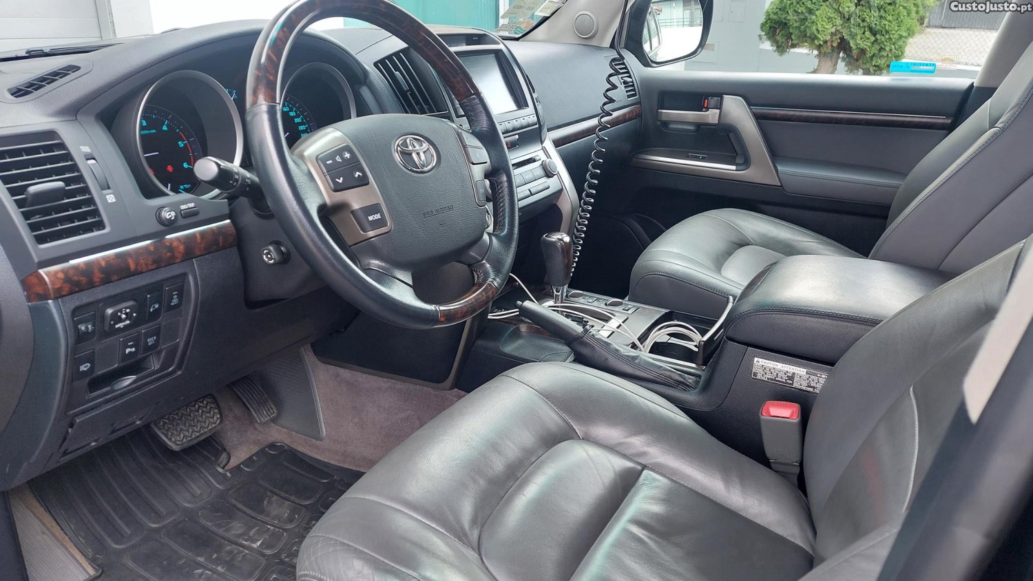 Toyota Land Cruiser 4.5 D-4D V8 — fotografia 11