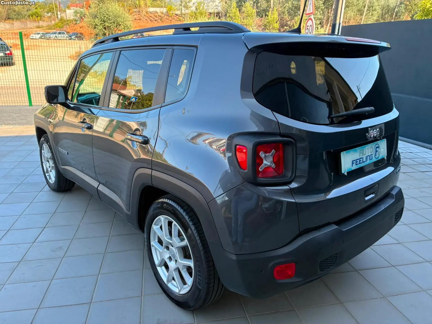 Jeep Renegade 1.0 T Longitude — fotografia 28