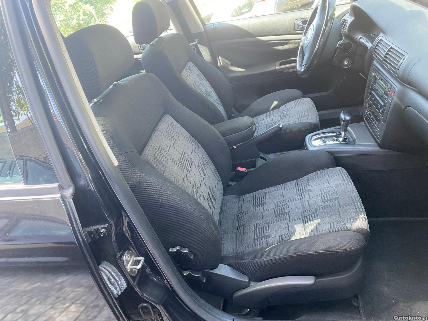 Volkswagen Passat 1.9 TDi Confortline Tip — fotografia 9