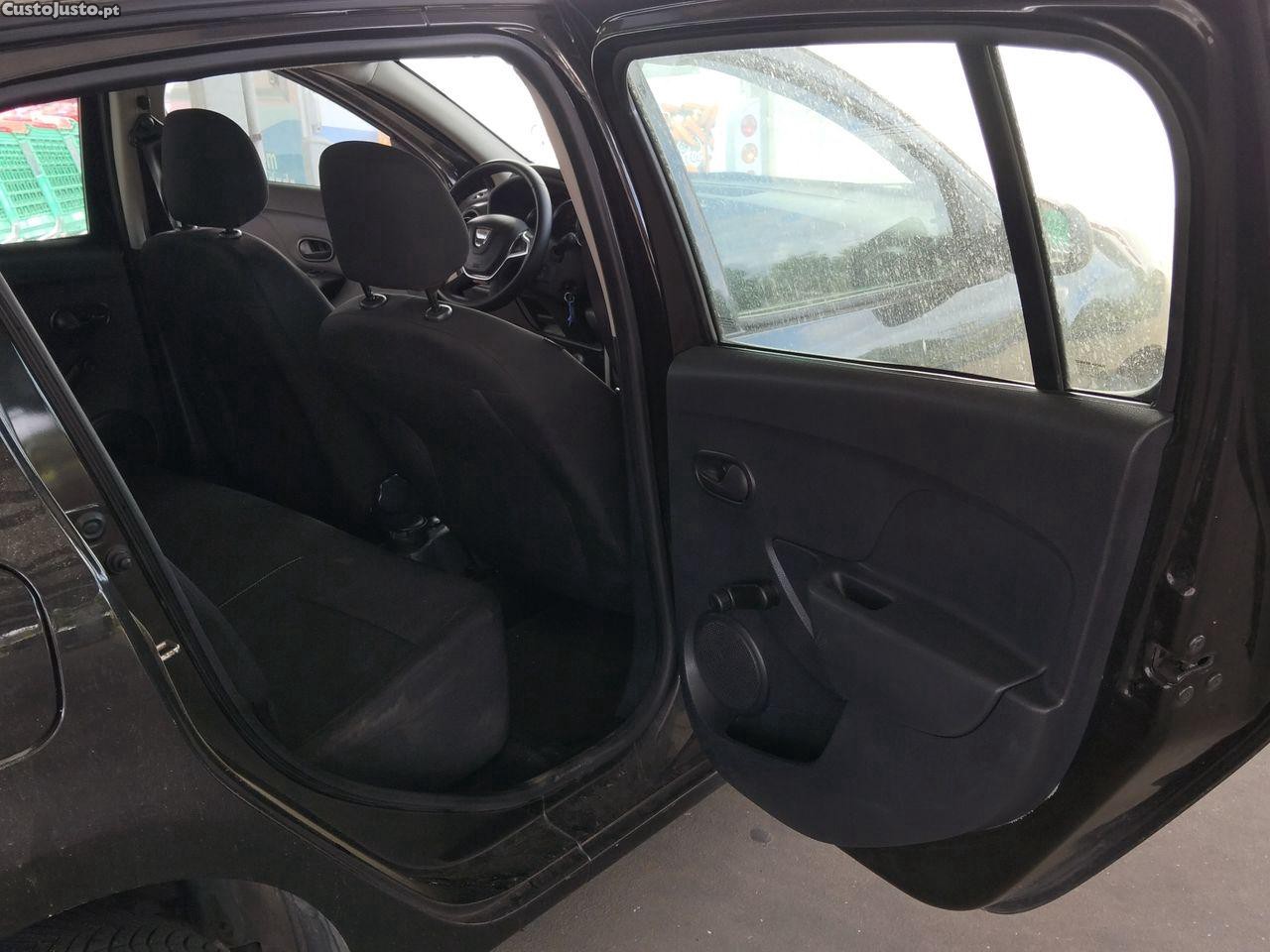 Dacia Sandero 1.0 SCe Comfort — fotografia 8
