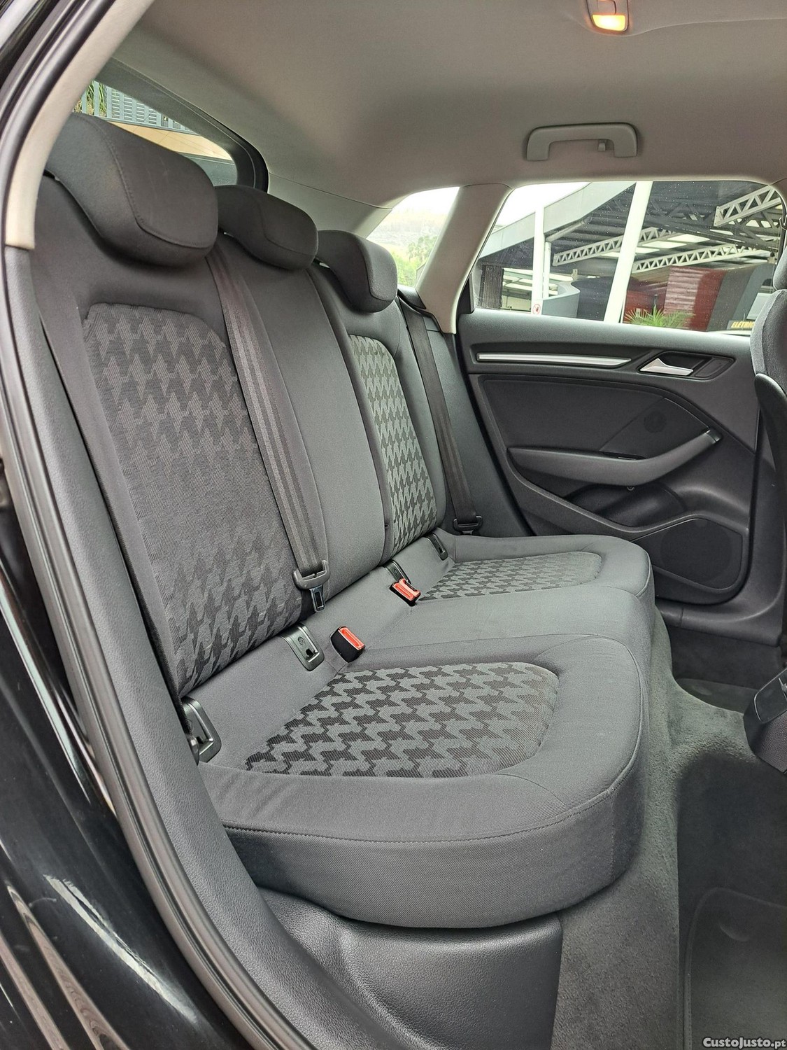 Audi A3 Sportback 1.6 TDI Ultra — fotografia 9