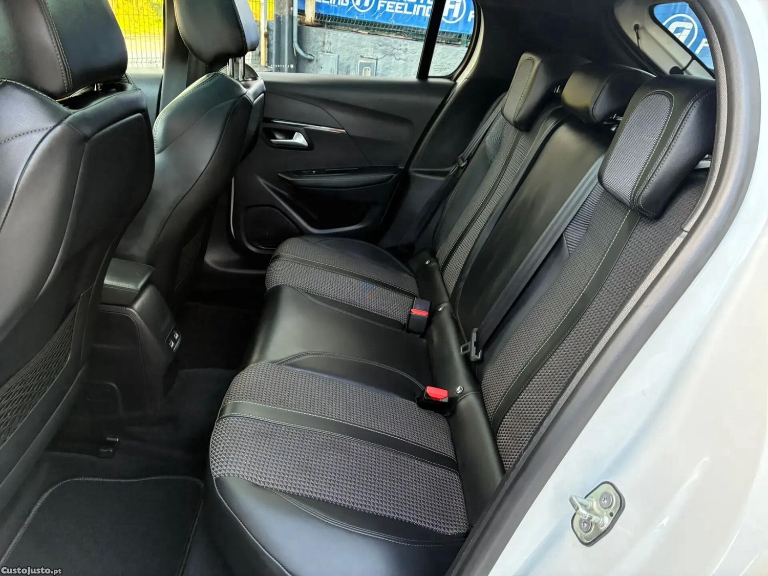 Peugeot e-208 50 kWh GT Line — fotografia 6