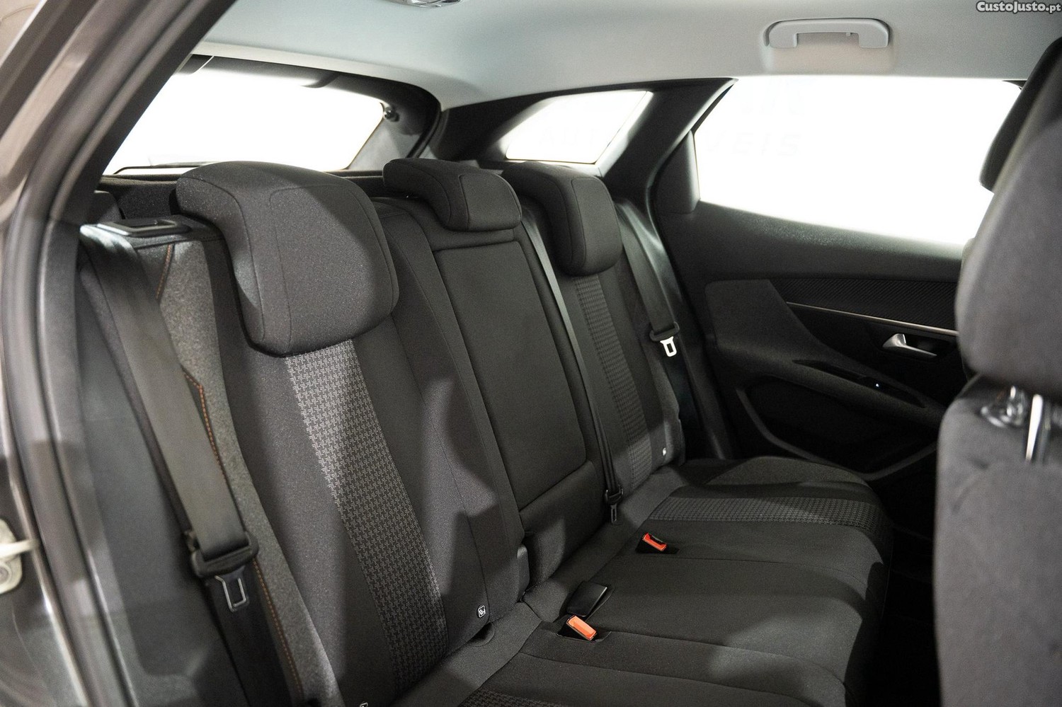 Peugeot 3008 1.2 PureTech Active — fotografia 3