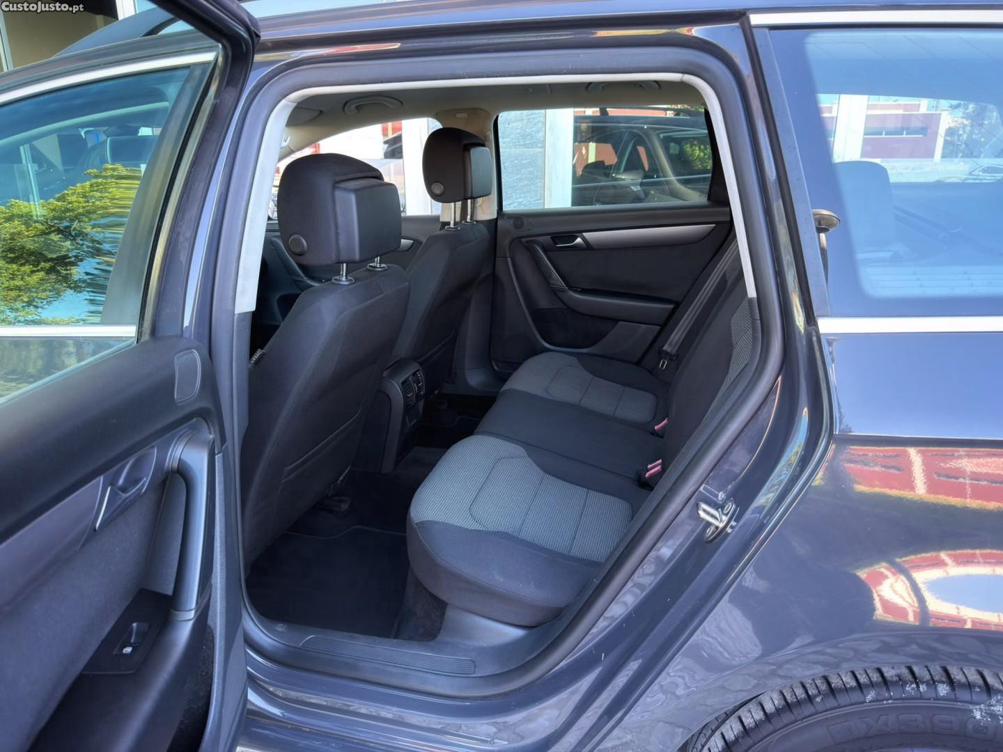 Volkswagen Passat 1.6 TDI BlueMotion — fotografia 16