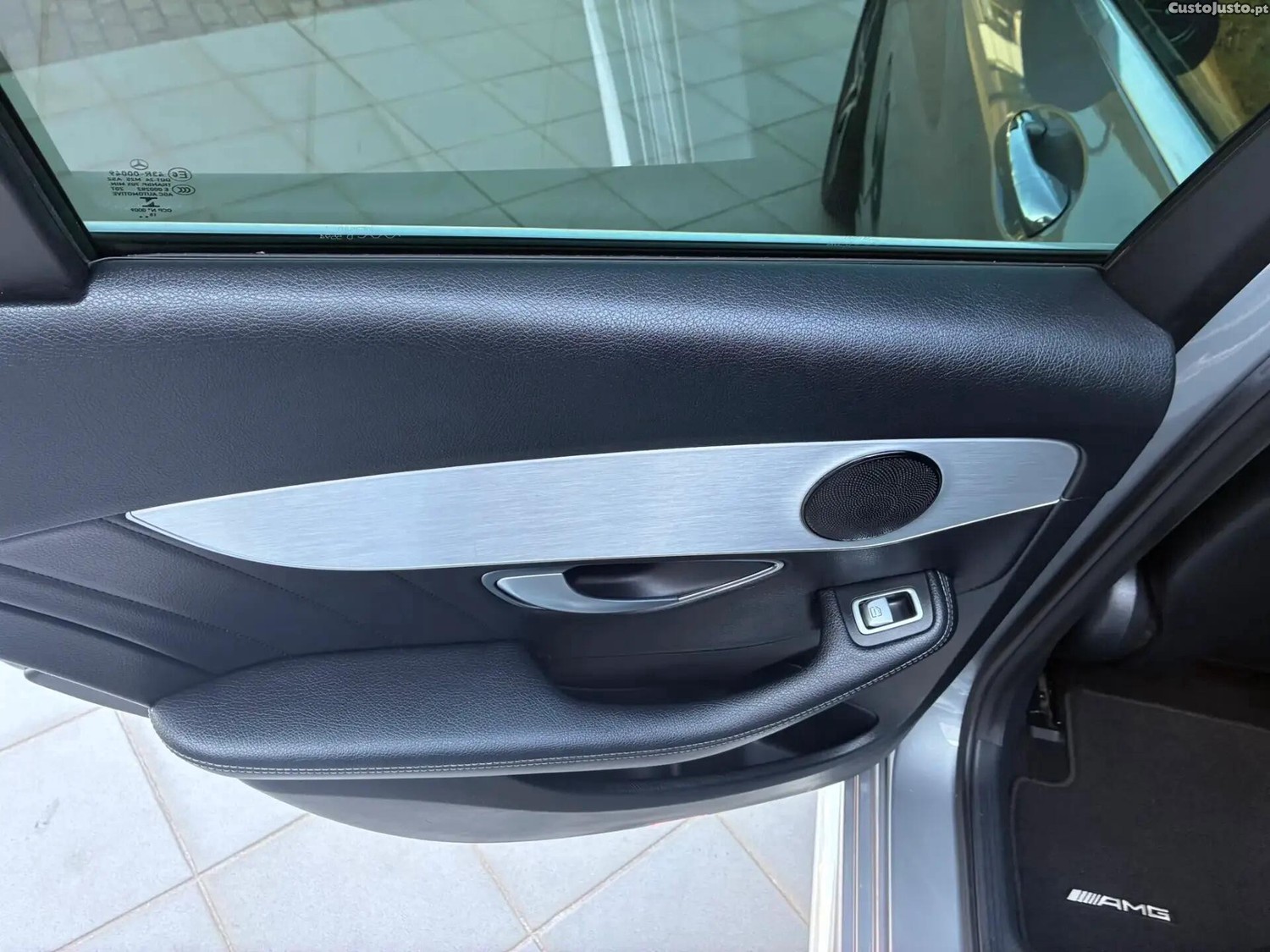 Mercedes-Benz C 300 DeHYBRID BLUE TEC AMG LINE — fotografia 3