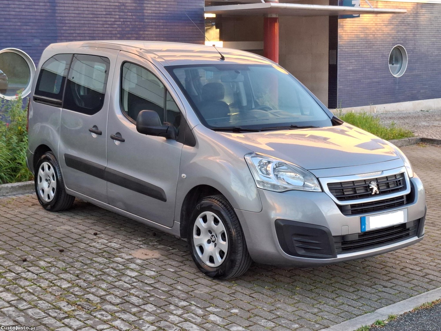 Peugeot Partner 1.6 HDi Tepee 5 Lugares (Aceito Retoma) — fotografia 5
