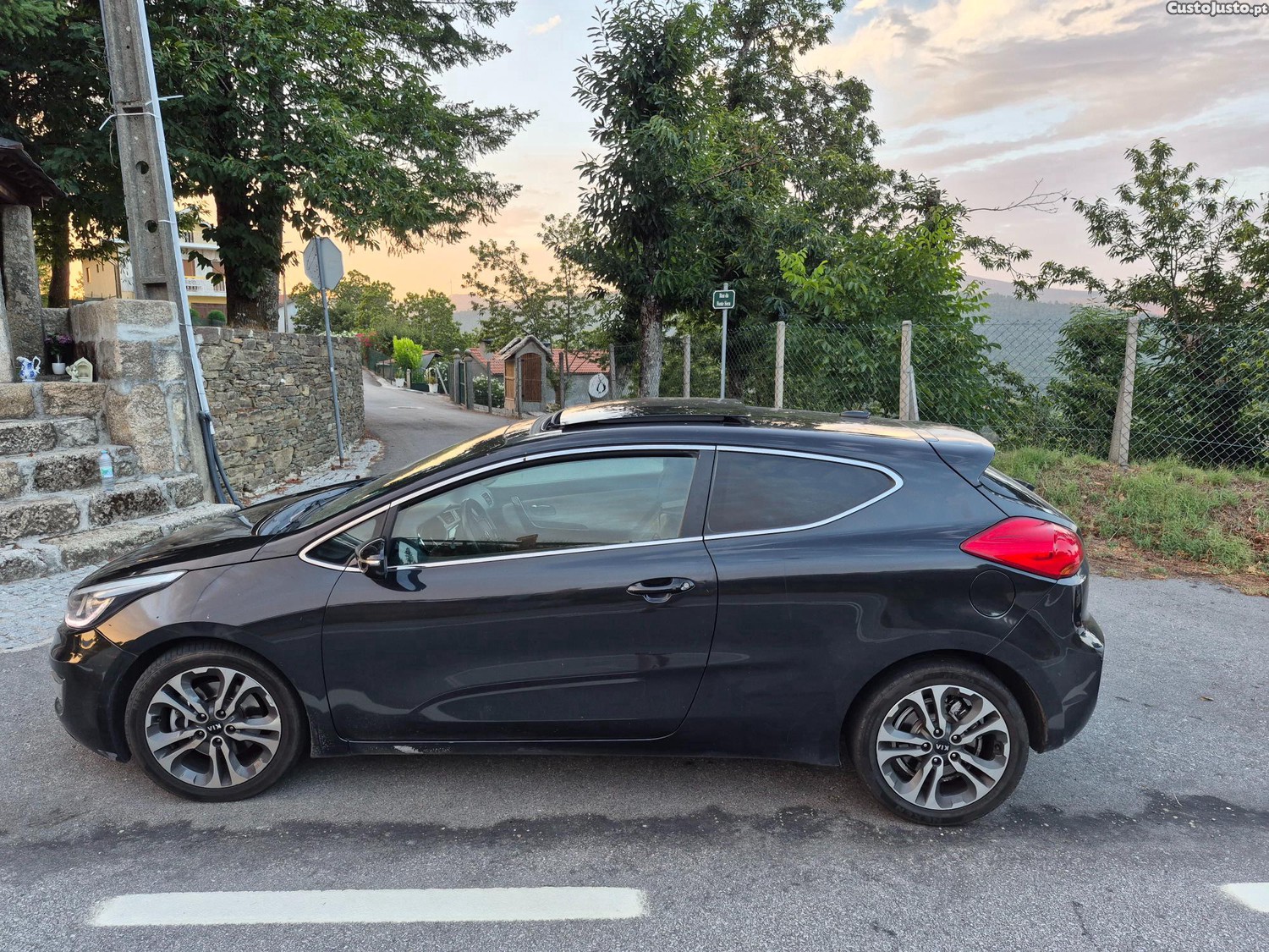 Kia Ceed 3 portas — fotografia 6