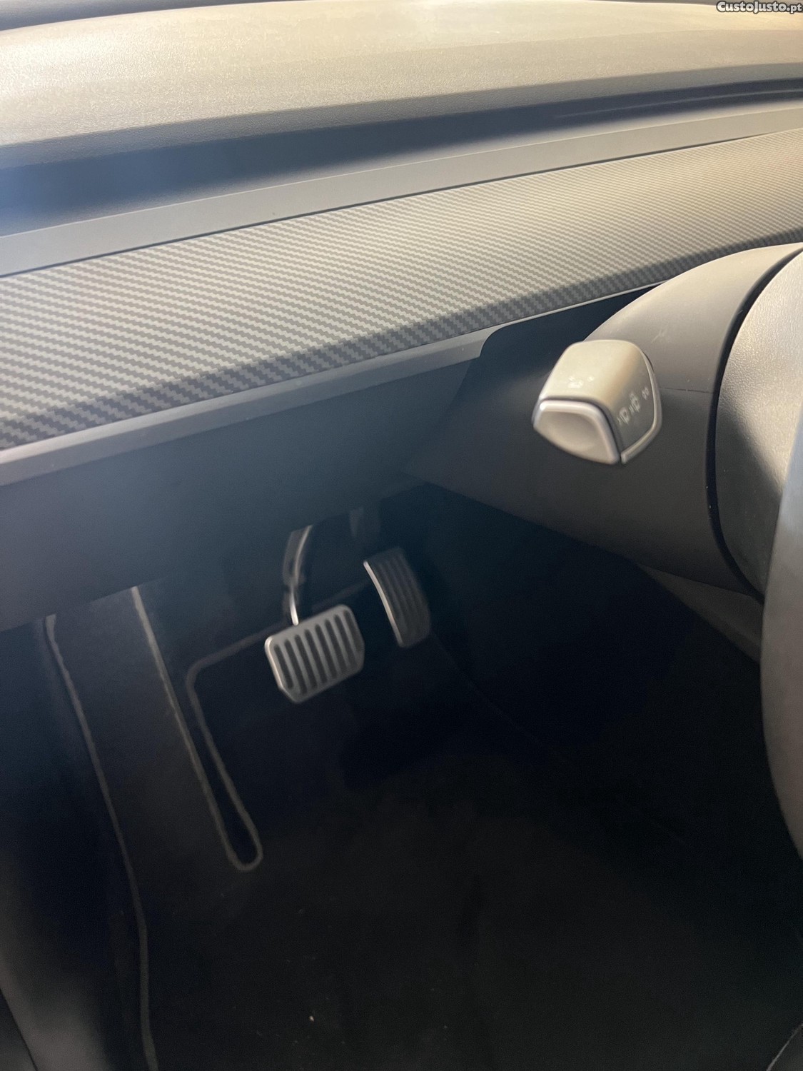 Tesla Model Y Long Range 2024 — fotografia 3