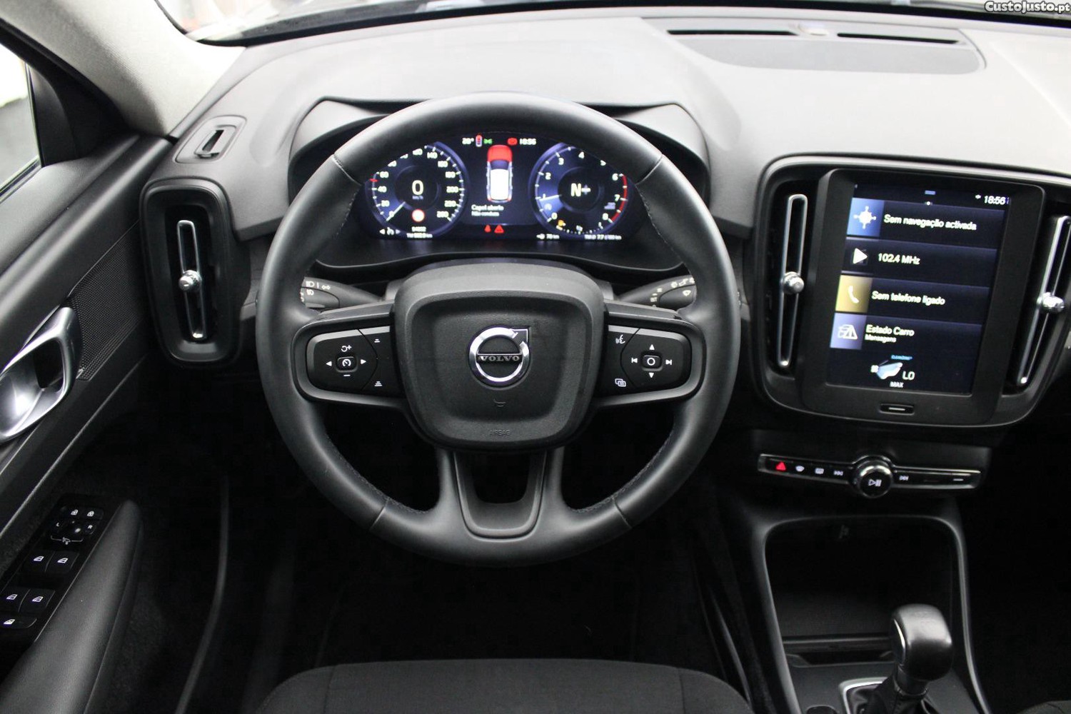 Volvo XC 40 1.5 T2 MOMENTUM CORE — fotografia 30