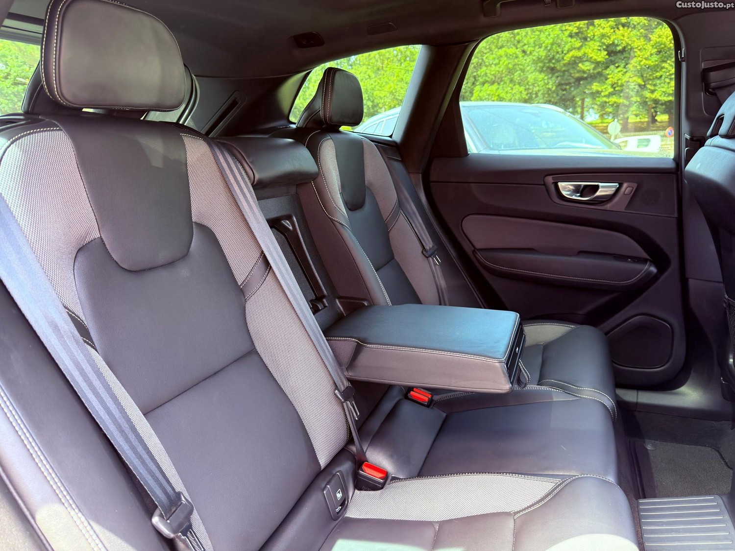 Volvo XC 60 2.0 T6 PHEV Black Edition AWD — fotografia 8