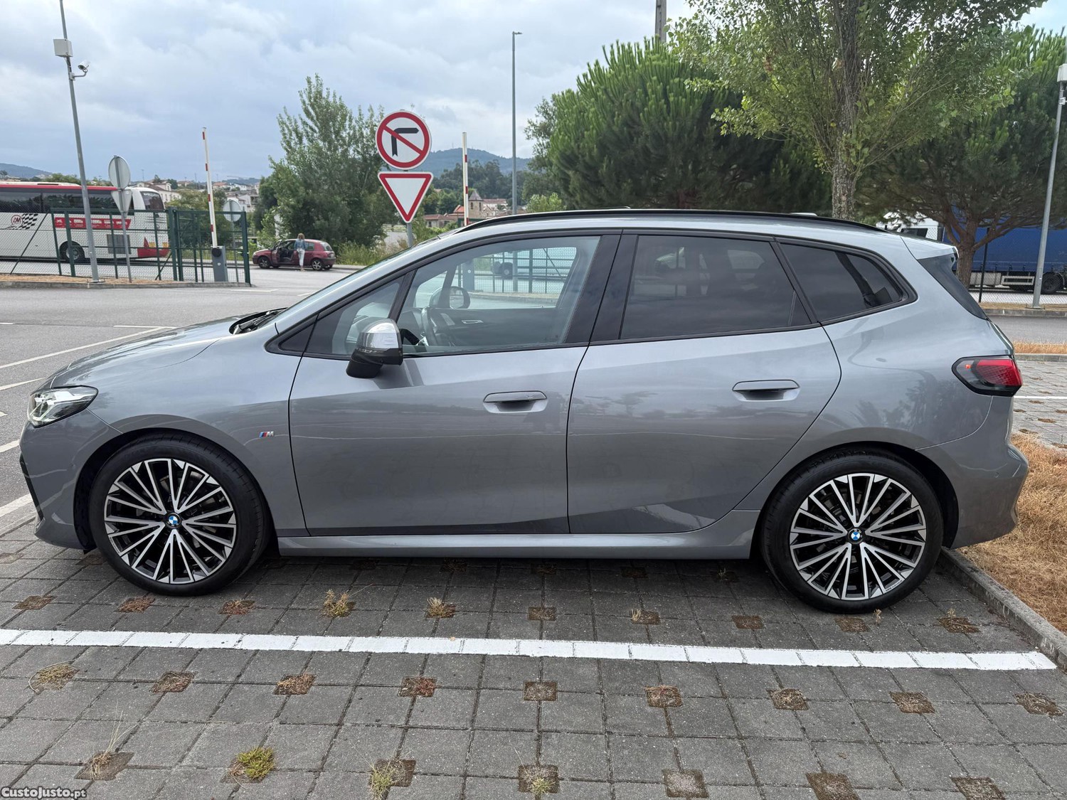 BMW 218 Active Tourer d Pack Desportivo M Auto — fotografia 14