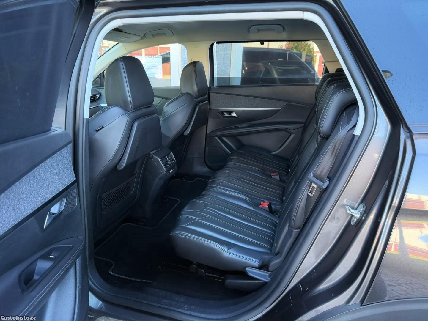 Peugeot 5008 1.5 BlueHDi Allure Pack EAT8 — fotografia 3