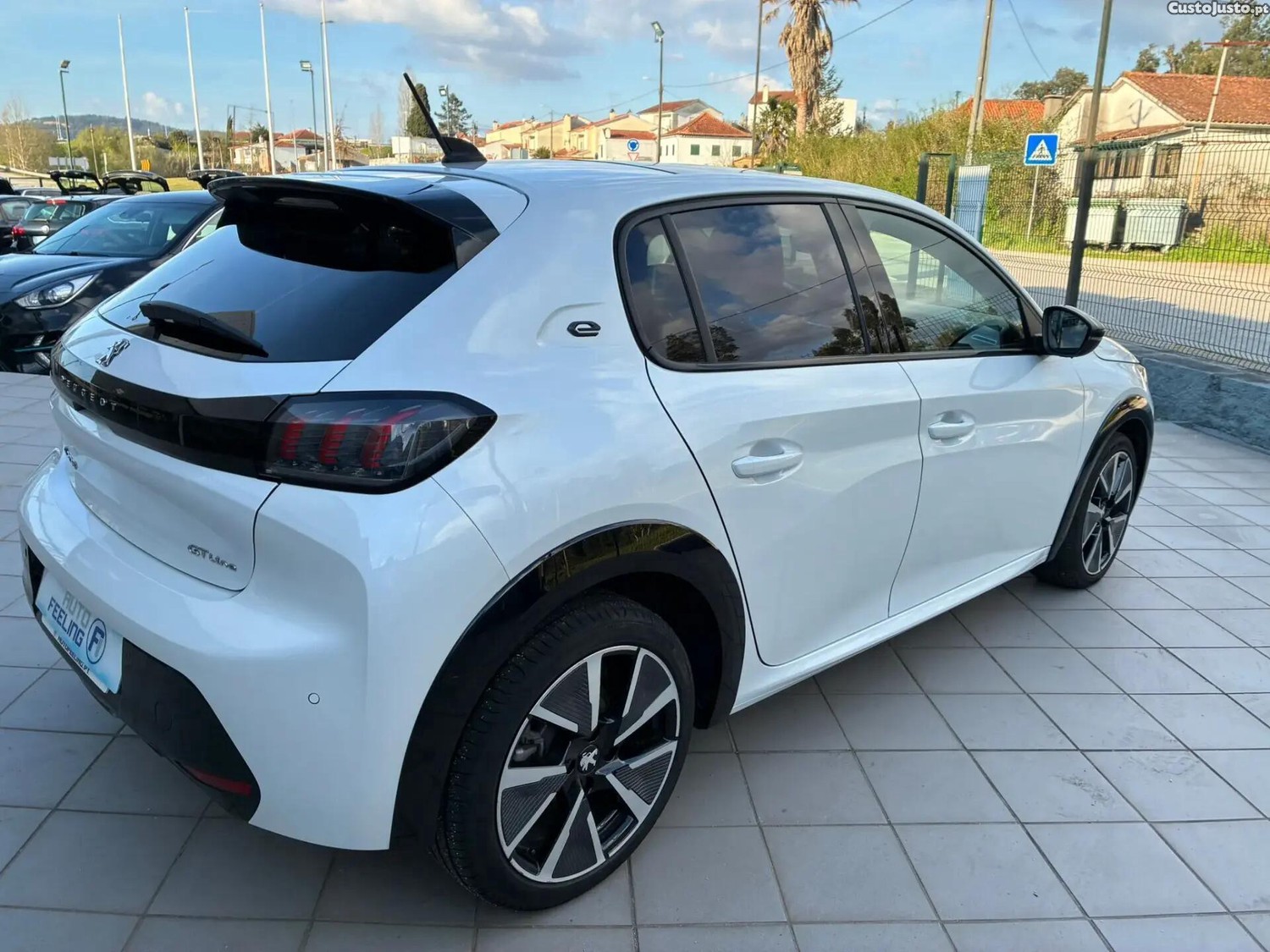 Peugeot e-208 50 kWh GT Line — fotografia 24