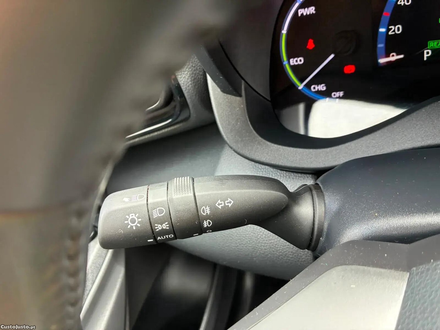 Toyota Yaris 1.5 HDF Luxury — fotografia 17