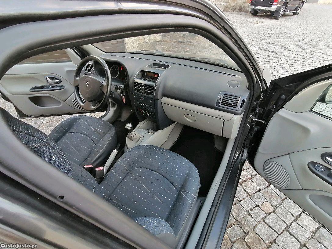 Renault Clio 1.2i Privilege — fotografia 4