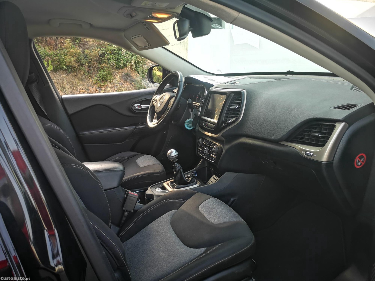 Jeep Cherokee 2.0 MJD LONGITUDE - NACIONAL - C/ GARANTIA - "C/ Gancho de Reboque" — fotografia 12