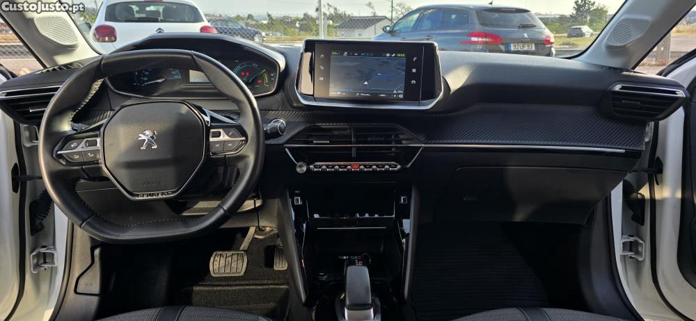 Peugeot e-208 50 kWh Allure Pack N — fotografia 10