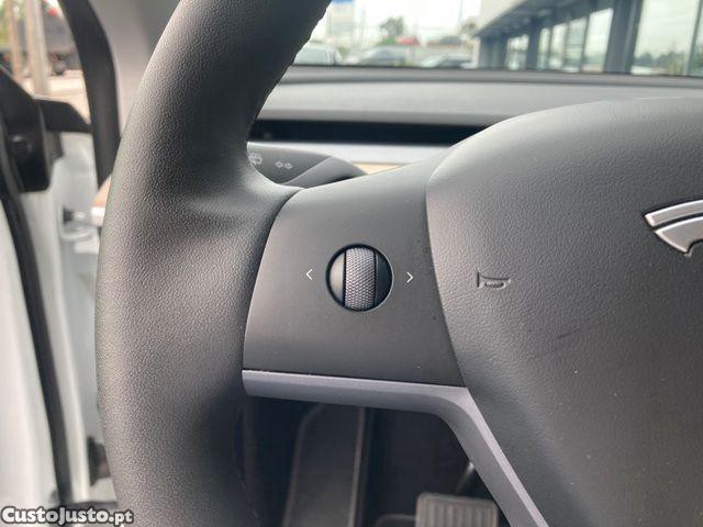Tesla Model Y Long Range Dual Moto — fotografia 16