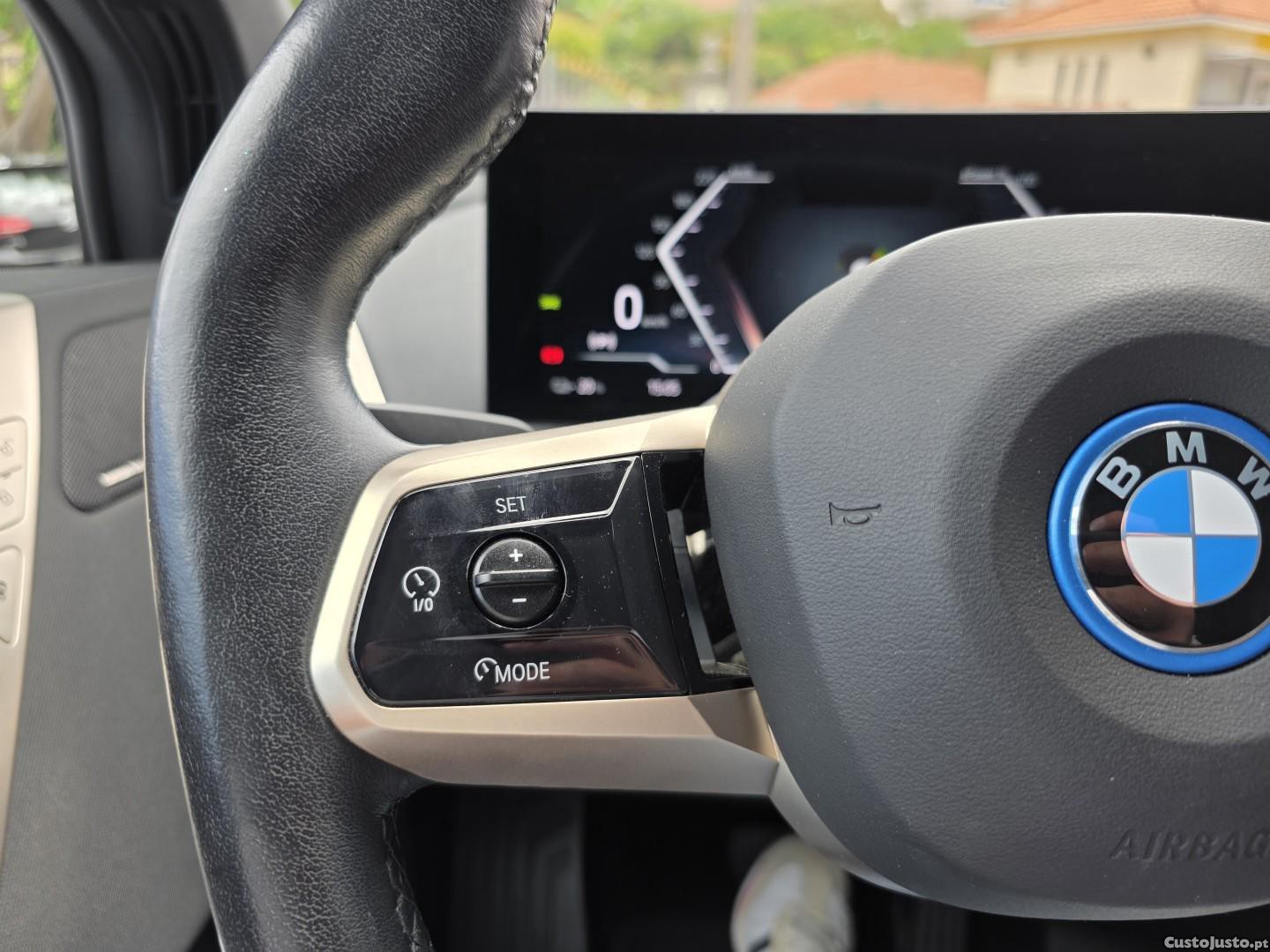 BMW iX xDrive 40 — fotografia 14
