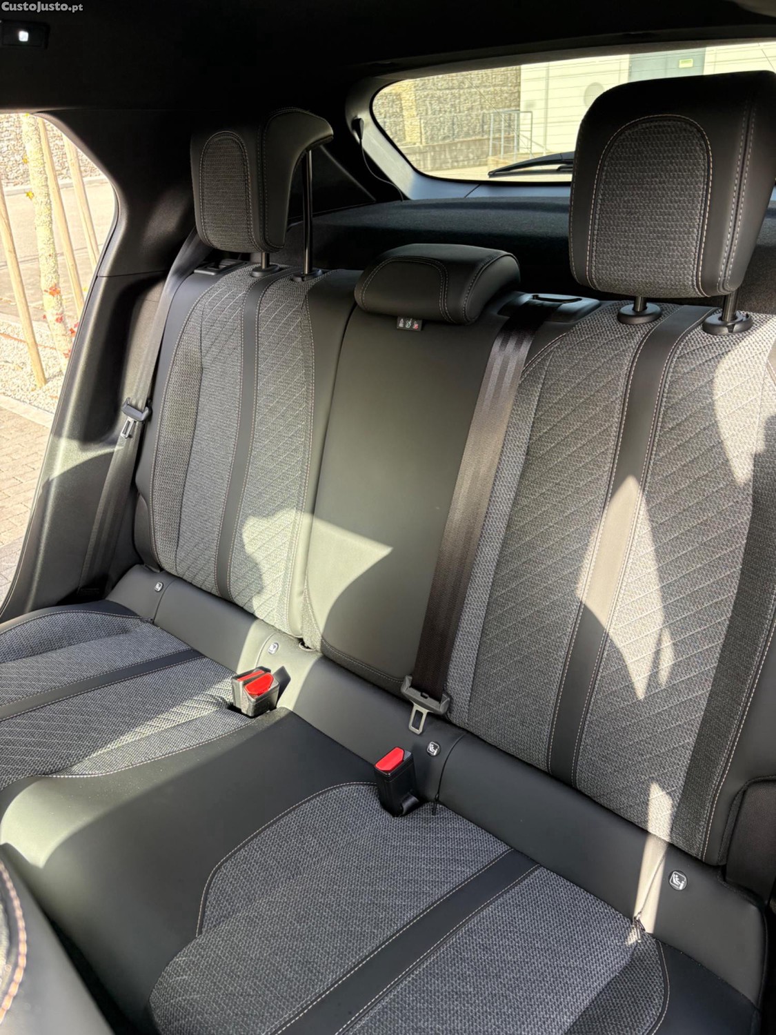 Peugeot 2008 ALLURE 1.2 PURETECH 100 CV CVM6 — fotografia 4