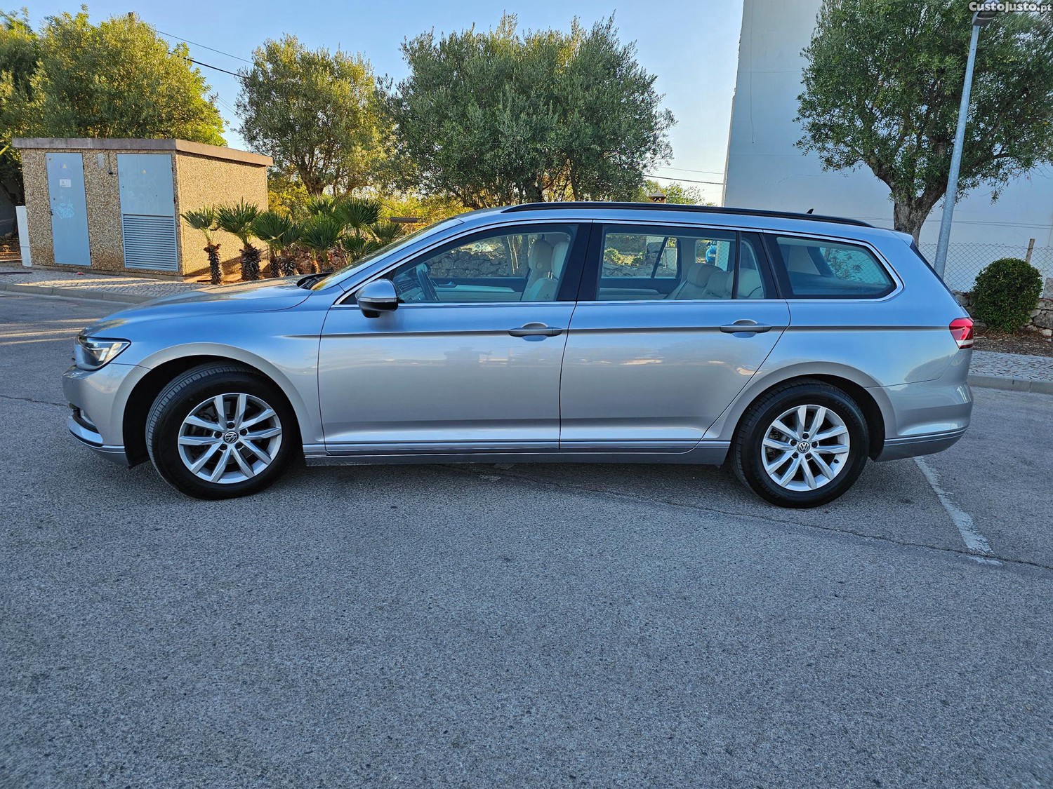 Volkswagen Passat Variant 2.0 TDi Confortline — fotografia 2