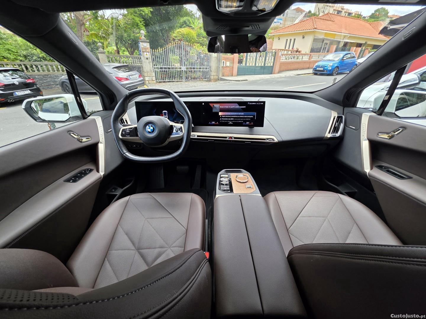 BMW iX xDrive 40 — fotografia 41