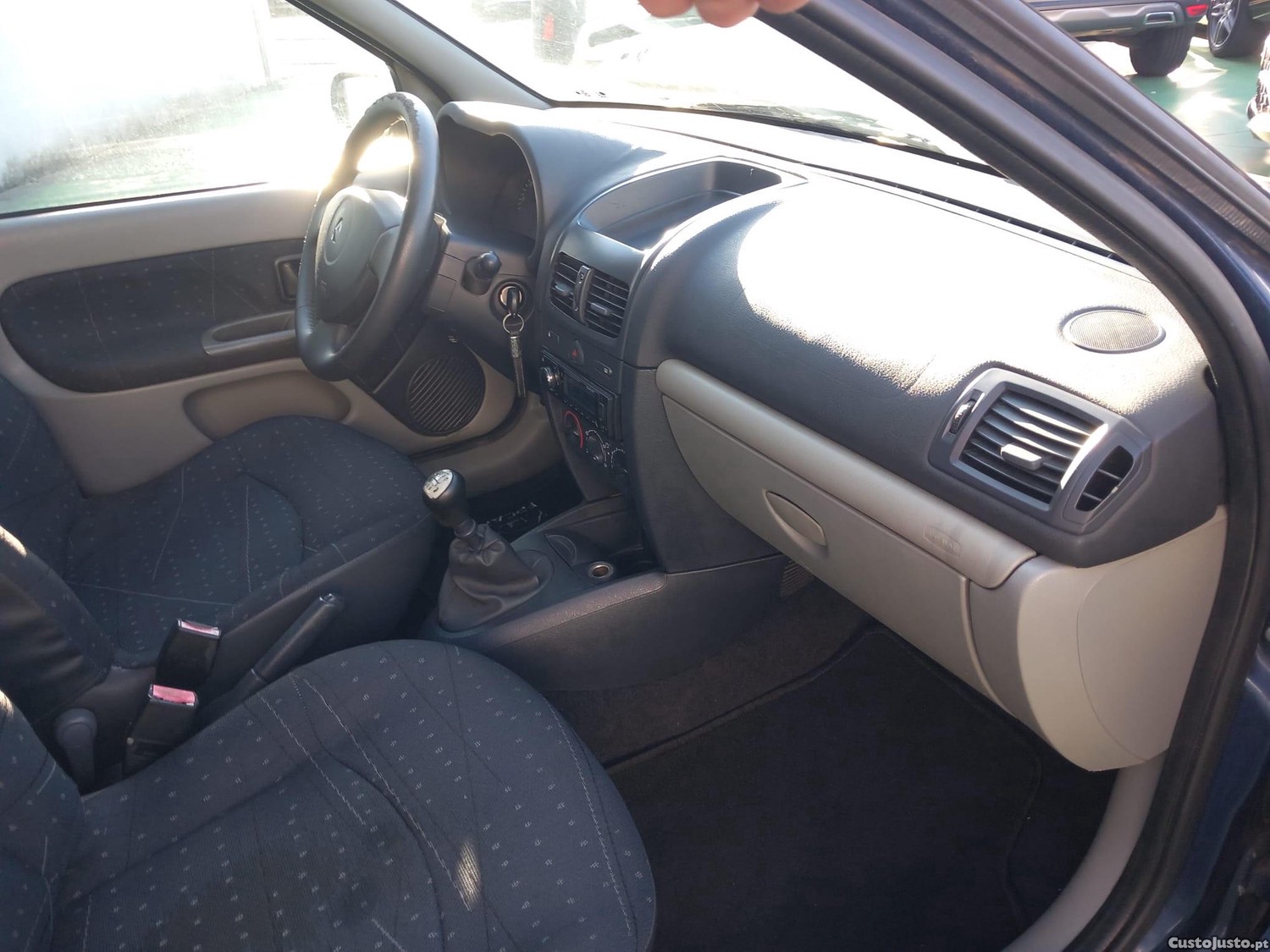 Renault Clio 1.5 dCi Confort — fotografia 11